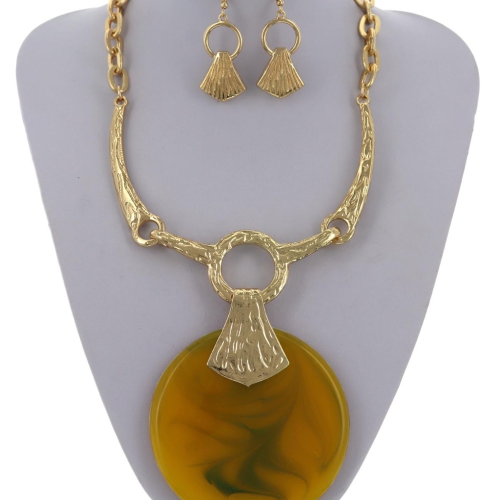 Hammered Acrylic Metal Round Pendant Necklace & Earring Set Brown